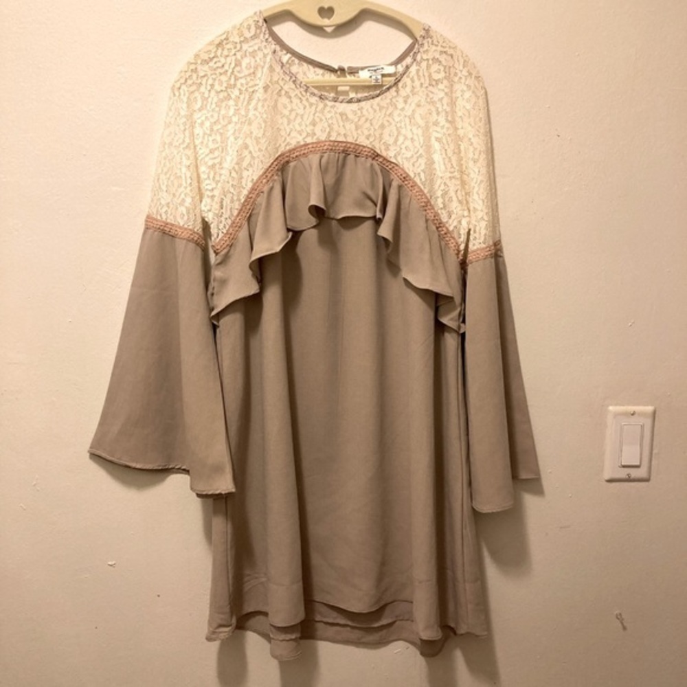 Unique boho style dress with great lace details. Nwot condition.